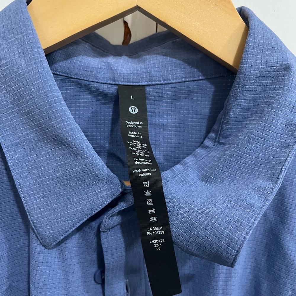 Men’s Lululemon Short Sleeve Button Down Polo